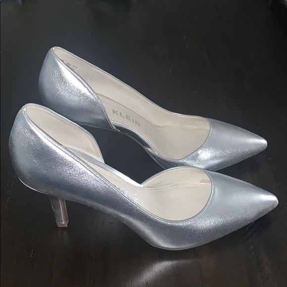 Heels - Picture 2 of 3